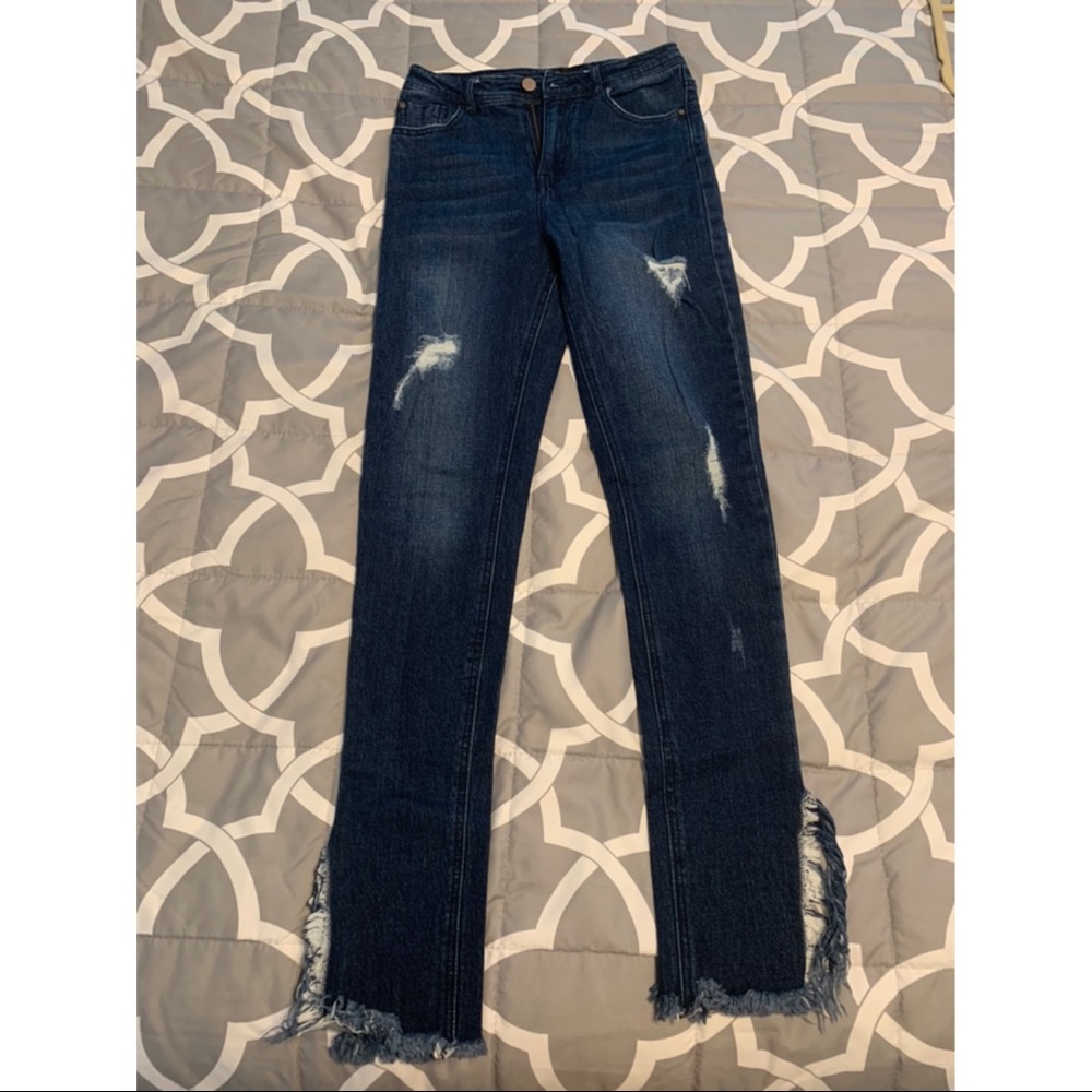 High rise distressed jeans with ankle cuts